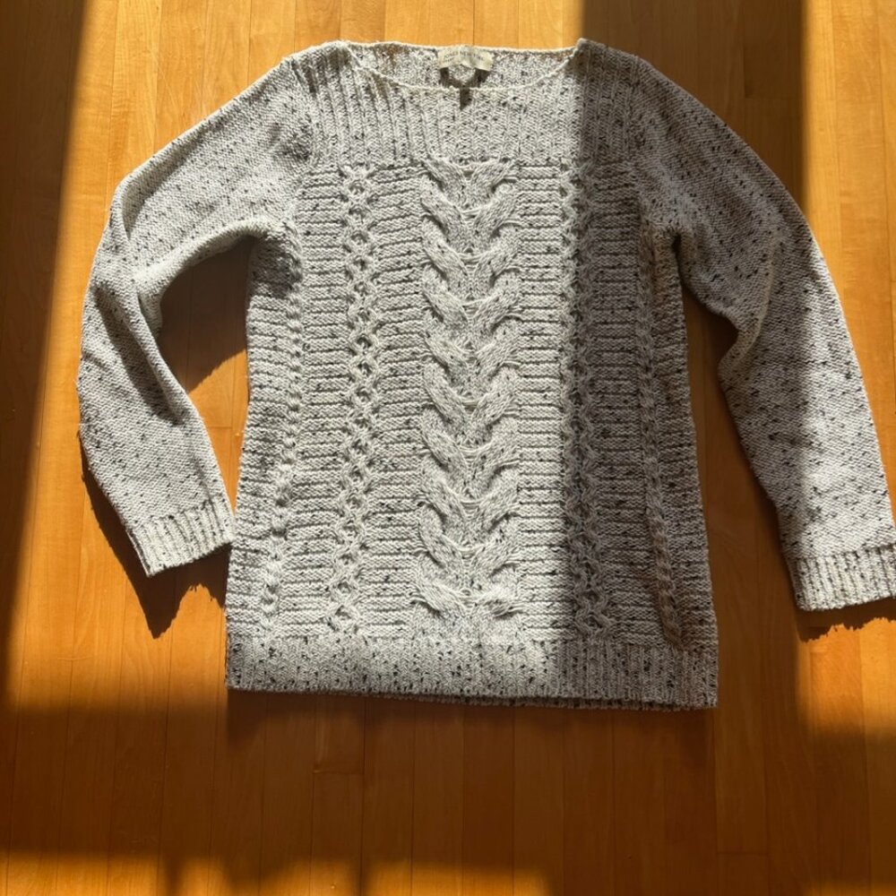 Cable knit wool blend sweater in flecked grey, size small